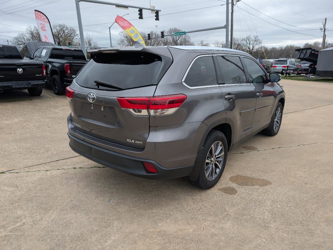 Used 2019 Toyota Highlander XLE AWD/4WD image 5