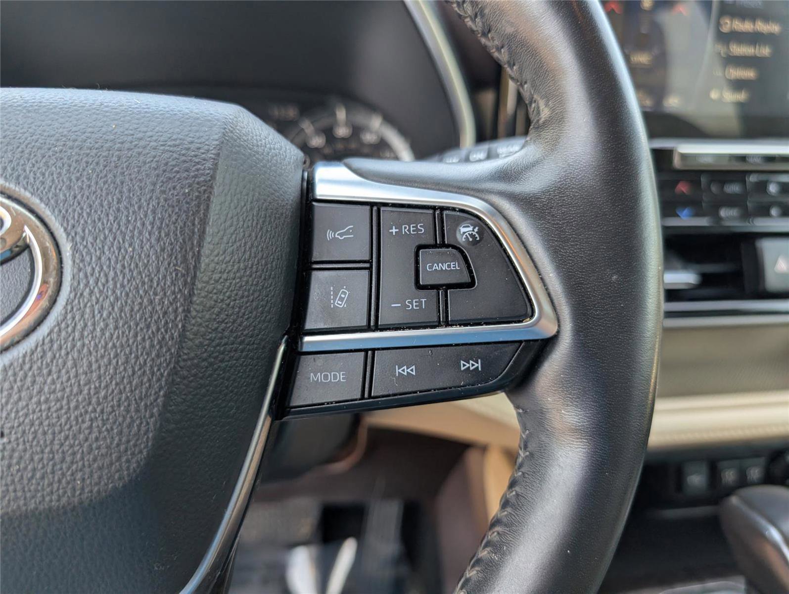 Used 2021 Toyota Highlander Limited image 26