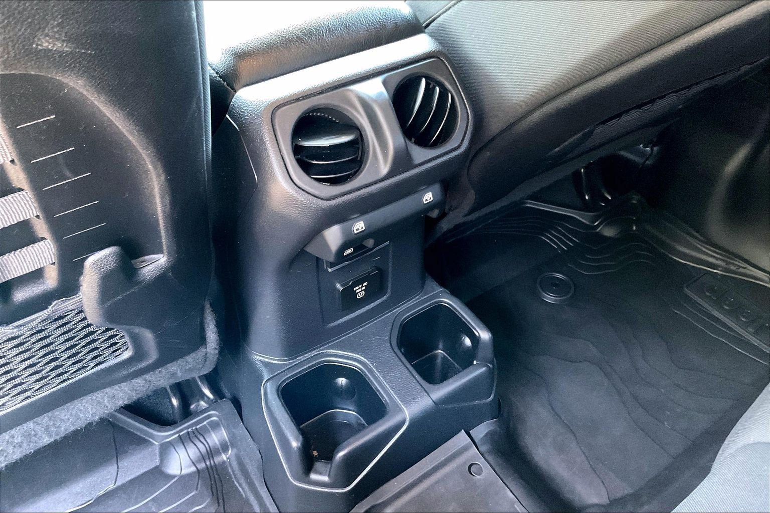 Used 2022 Jeep Wrangler Unlimited Rubicon AWD/4WD image 25