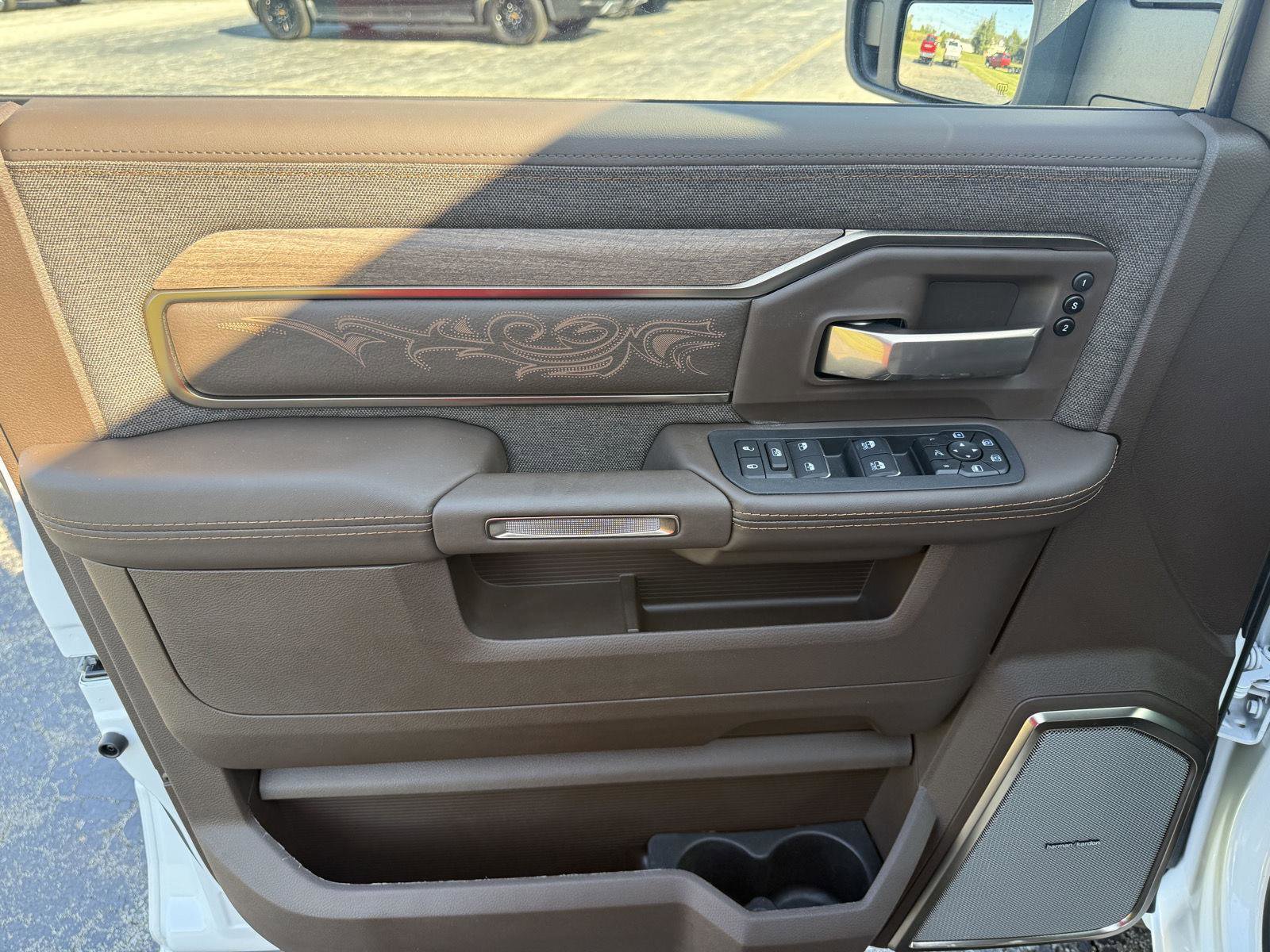 New 2026 RAM 2500 Limited AWD/4WD image 9