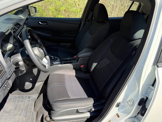 Used 2025 Nissan Leaf S image 11