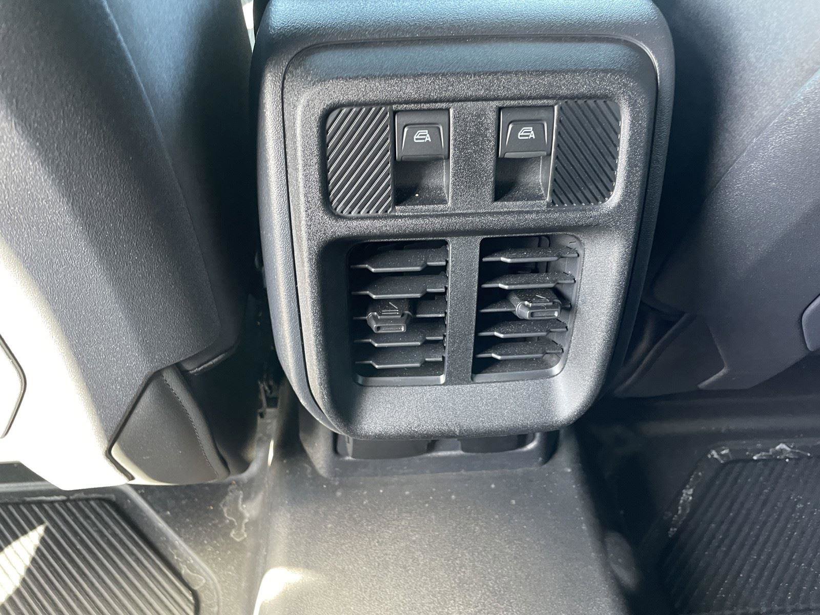 Used 2025 Ford Bronco Badlands image 24