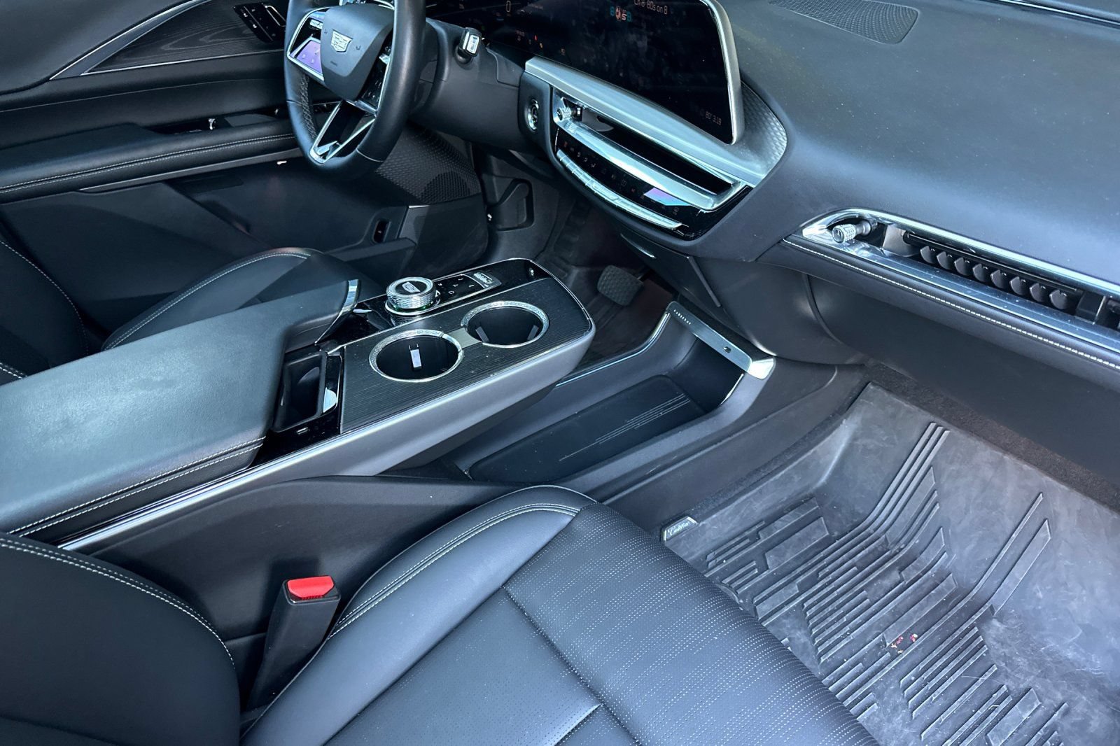 Certified 2024 Cadillac Lyriq Sport w/ LPO, Floor Liner Package RWD image 19