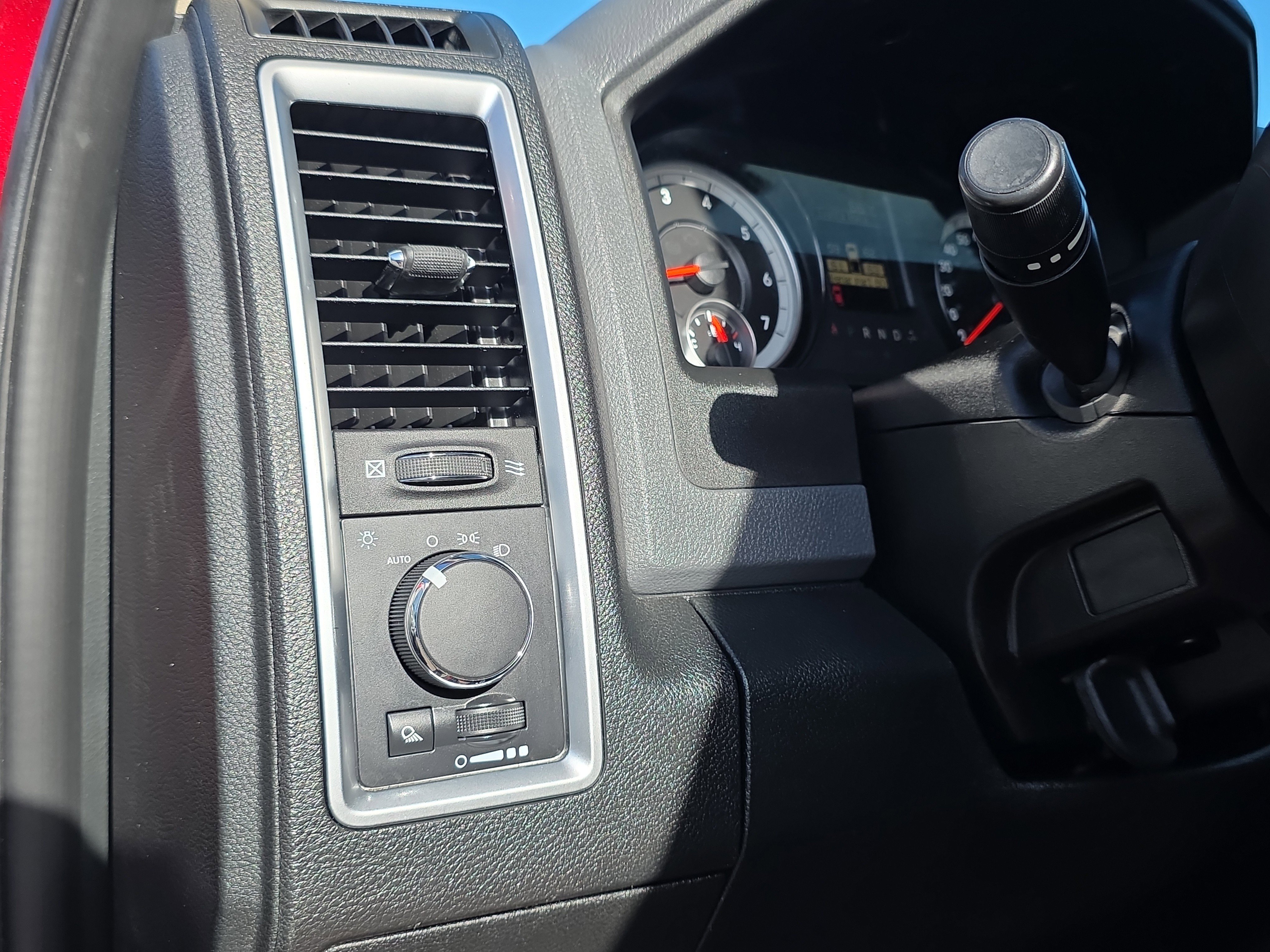 Used 2015 RAM 2500 SLT image 29