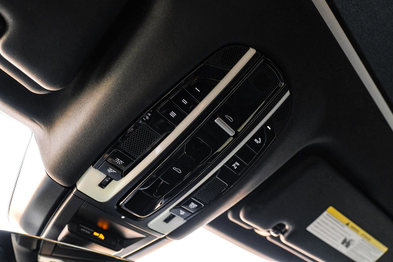 Used 2020 Porsche Cayenne image 28