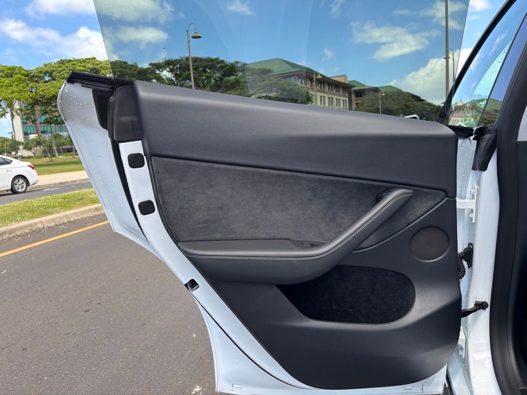 Used 2023 Tesla Model Y Long Range AWD/4WD image 19