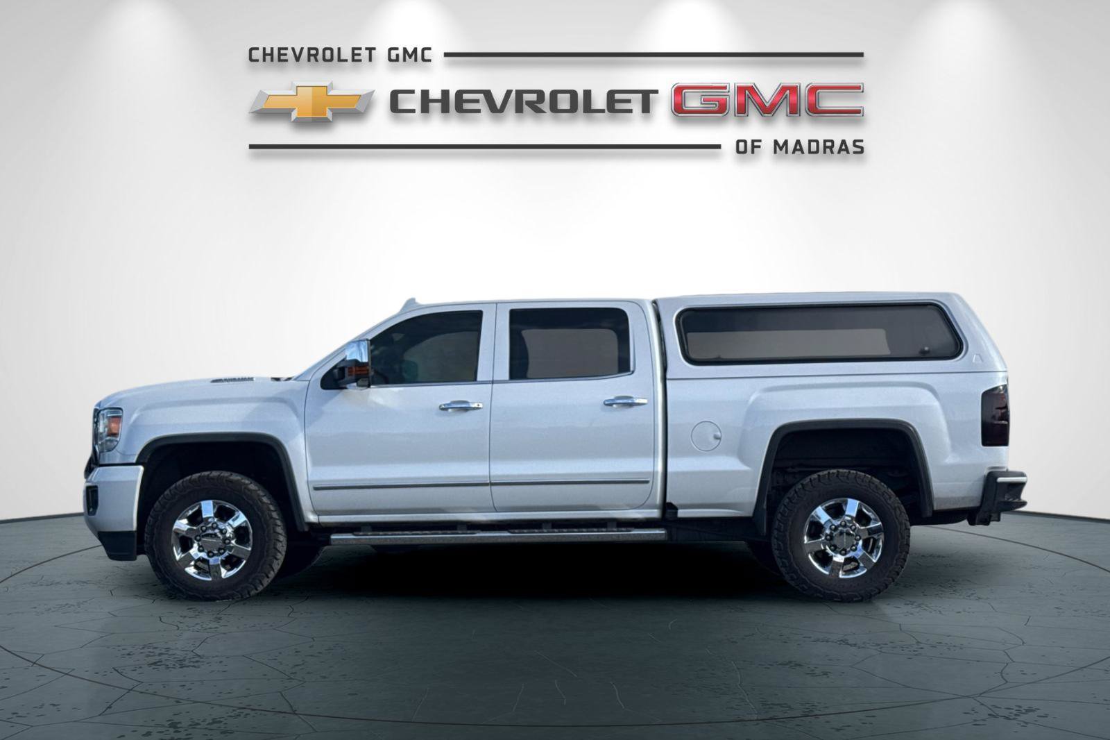 Used 2019 GMC Sierra 3500 Denali w/ Duramax Plus Package AWD/4WD image 6