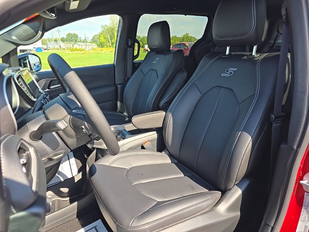 New 2026 Chrysler Pacifica Select image 15