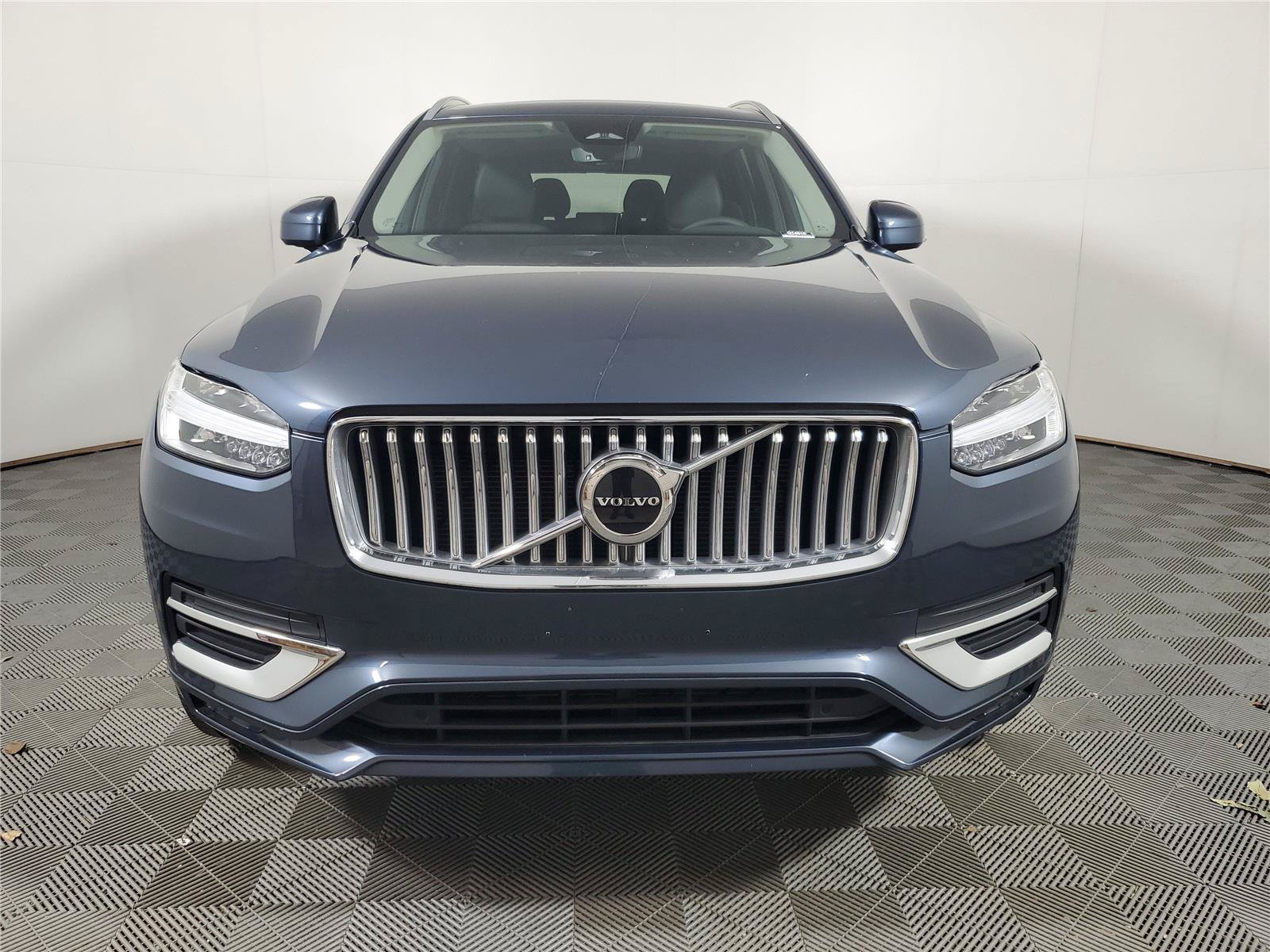 Used 2025 Volvo XC90 B5 Core AWD/4WD image 2