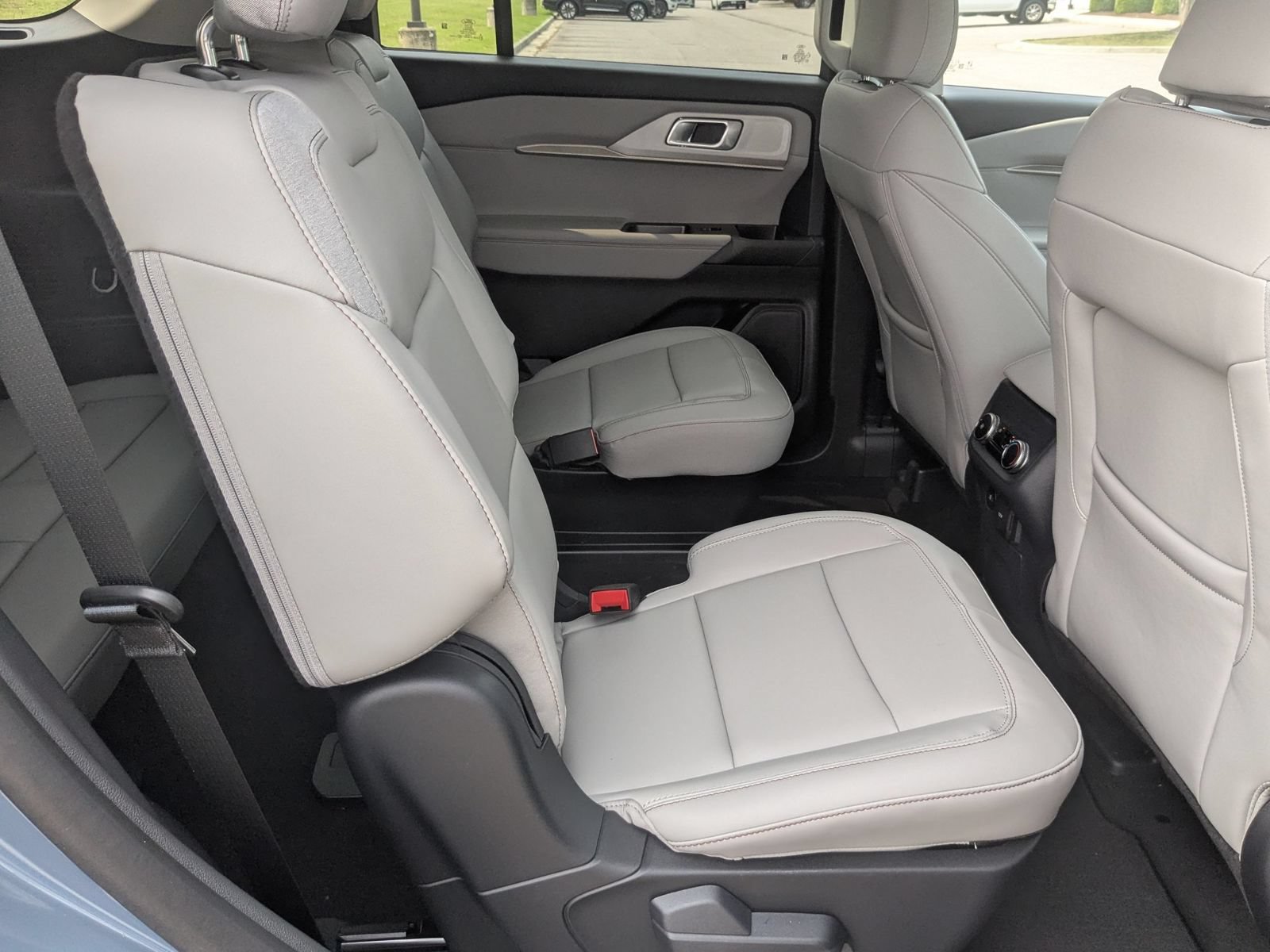 New 2026 Ford Explorer Active w/ Active Comfort Package AWD/4WD image 37