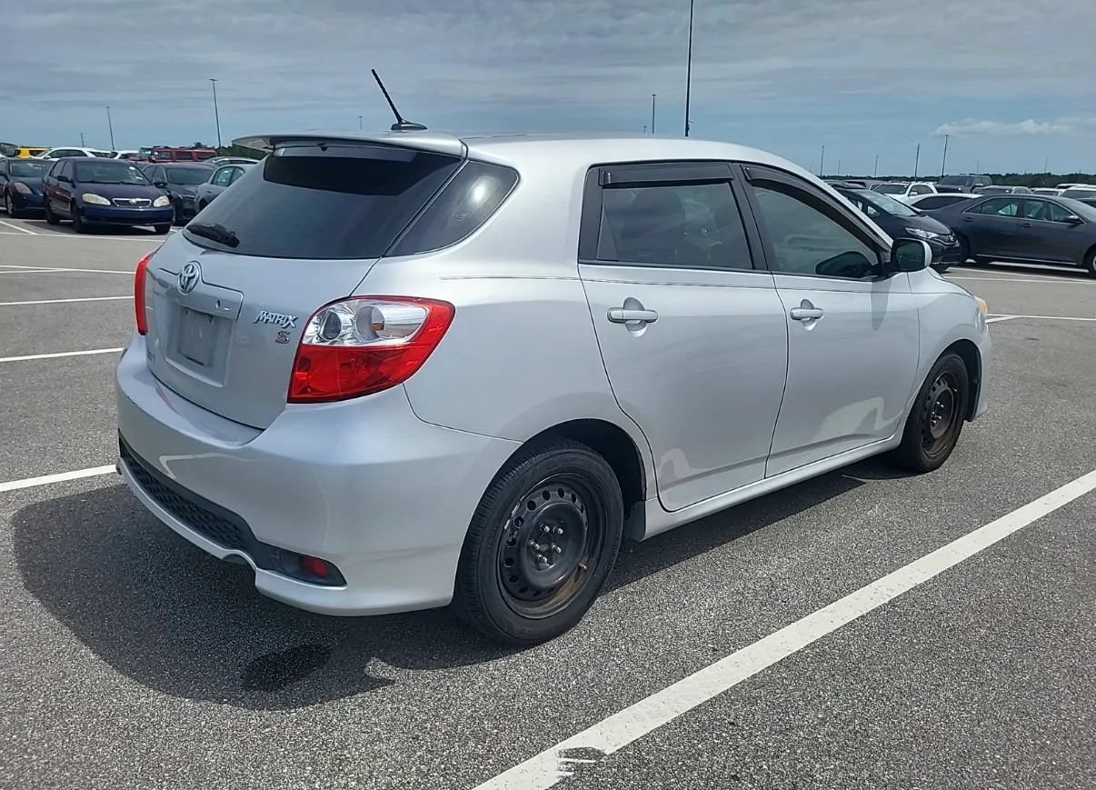 Used 2011 Toyota Matrix w/ Matrix Sport Pkg FWD image 4