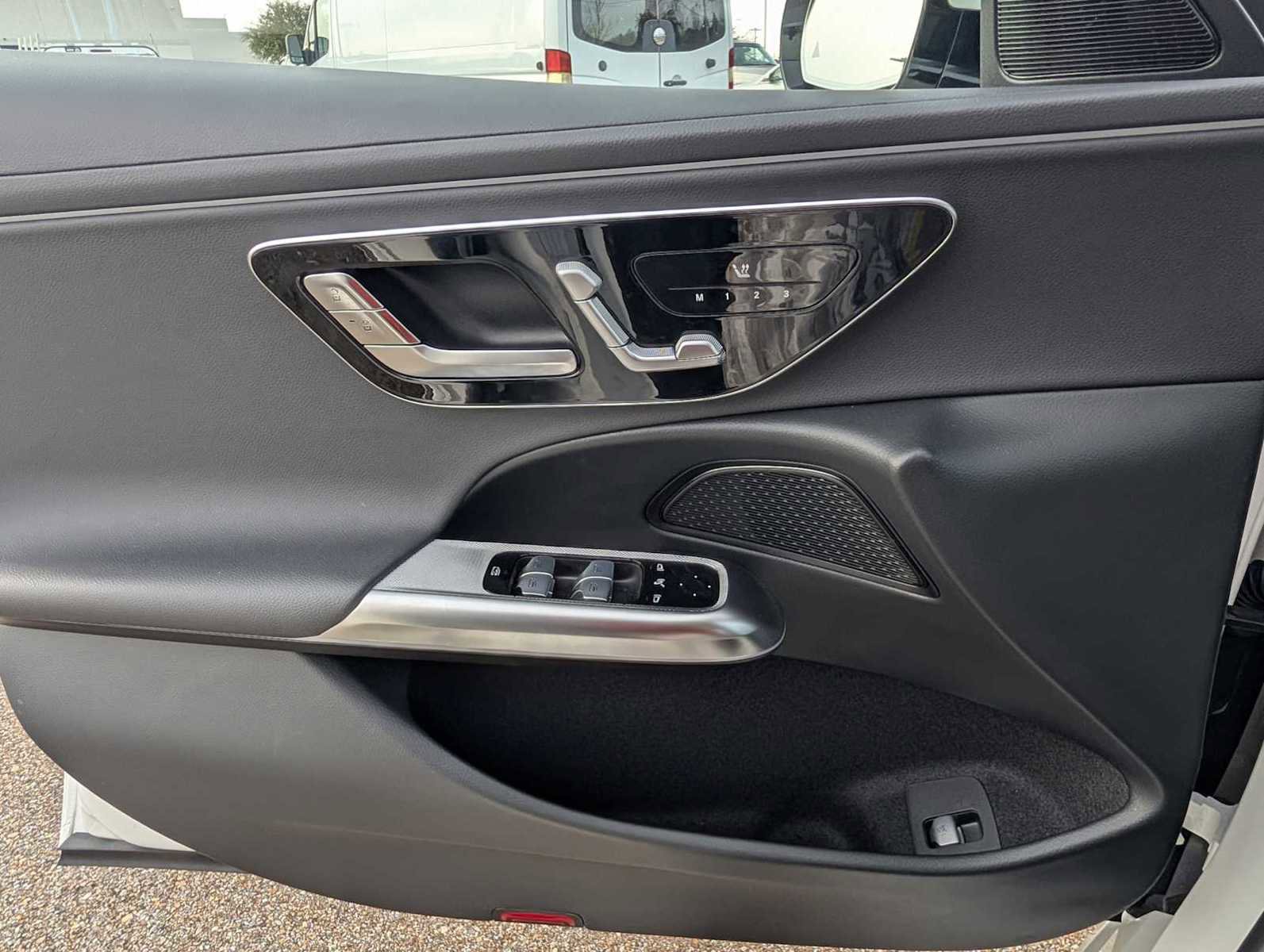 Used 2025 Mercedes-Benz E 450 4MATIC Sedan image 23