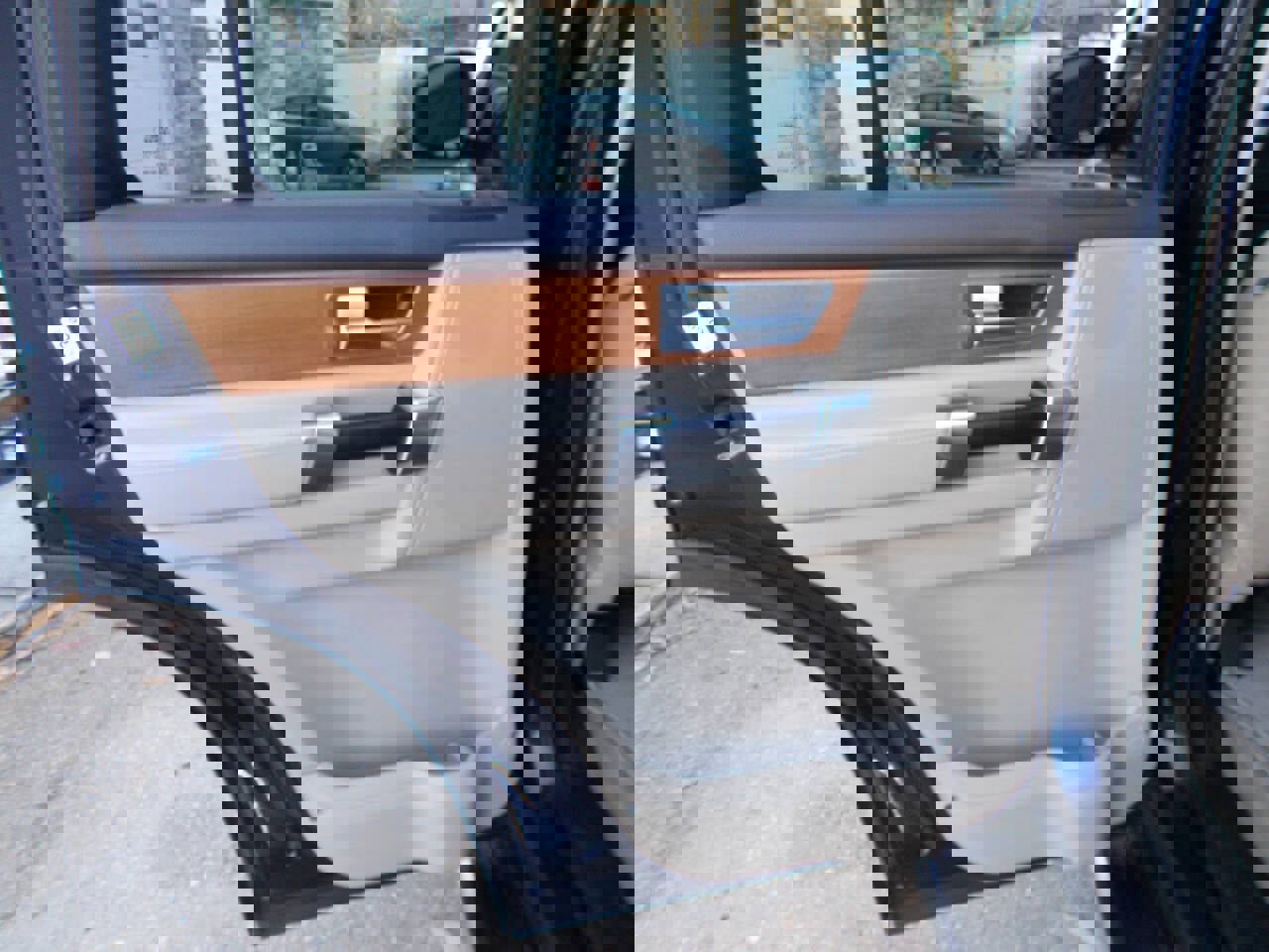 Used 2015 Land Rover LR4 HSE image 14