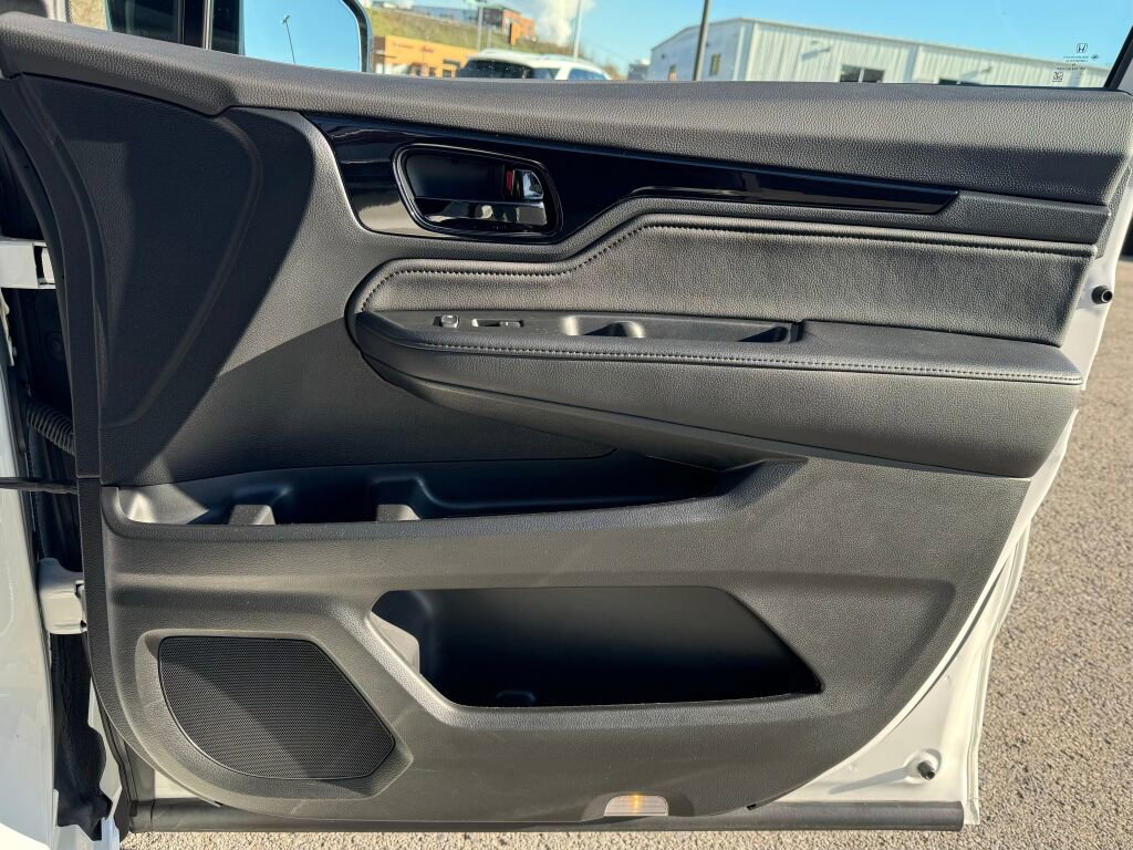 Used 2025 Honda Odyssey Elite image 23