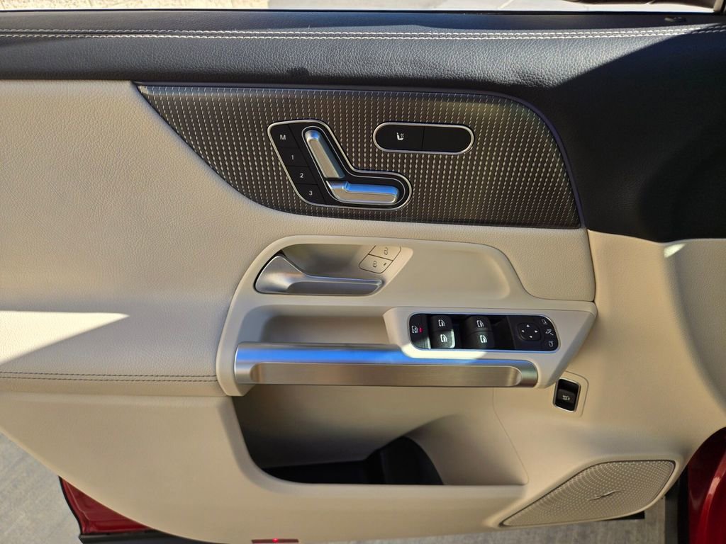 Used 2021 Mercedes-Benz GLB 250 image 23