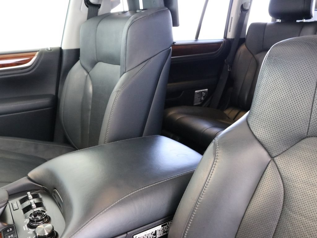 Used 2017 Lexus LX 570 4WD w/ Luxury Package image 19