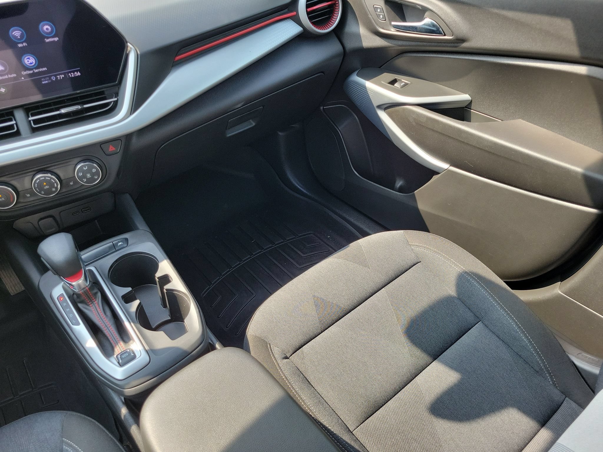 Used 2024 Chevrolet Trax RS w/ Sunroof Package FWD image 24