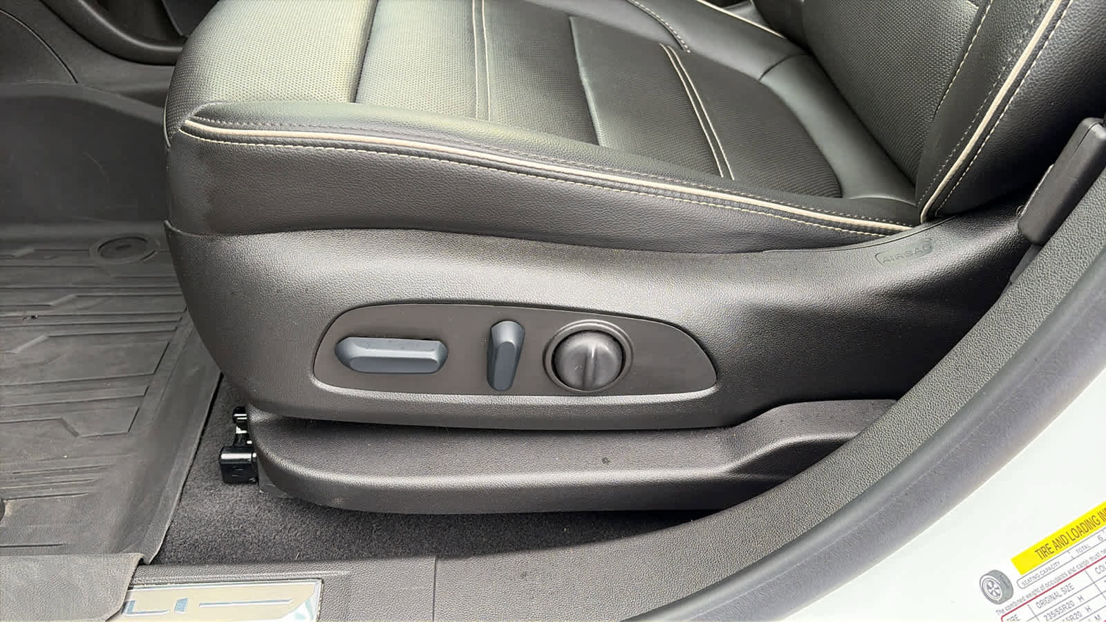 Used 2023 GMC Acadia Denali w/ Denali Ultimate Package image 8