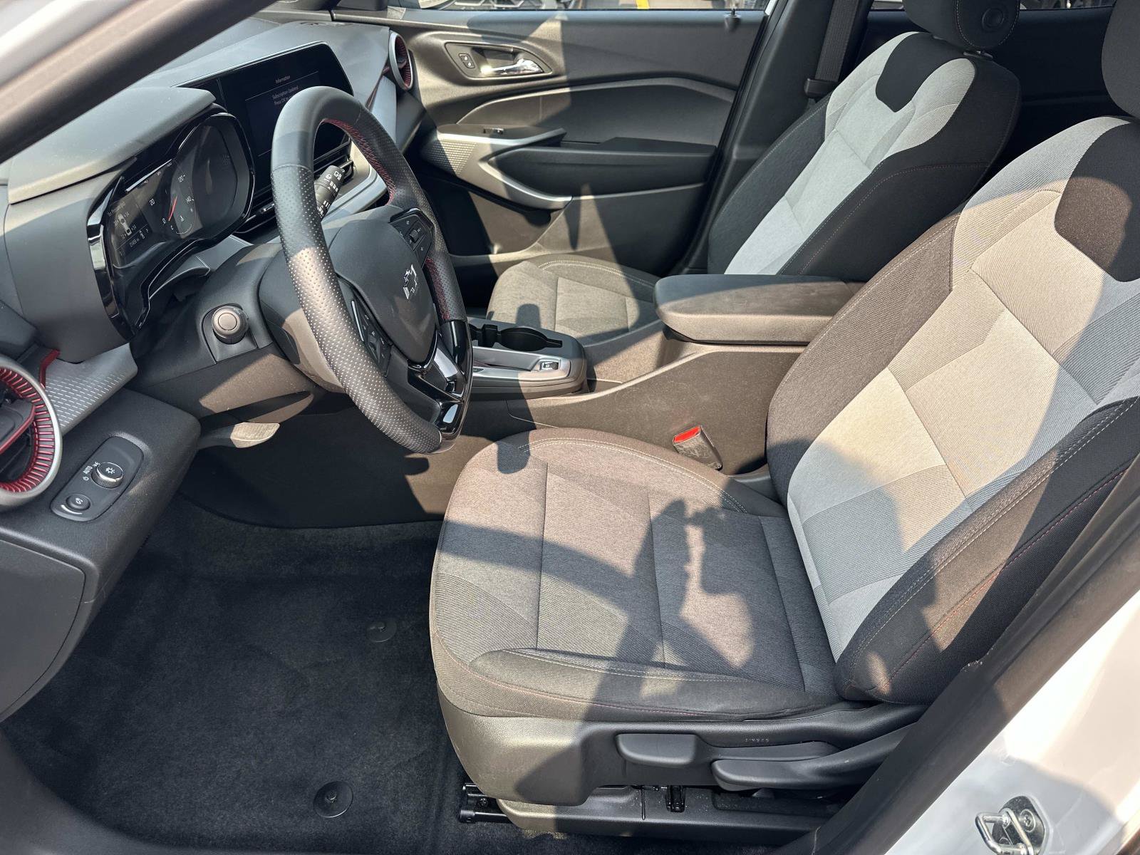 Certified 2024 Chevrolet Trax RS w/ Driver Confidence Package FWD image 18