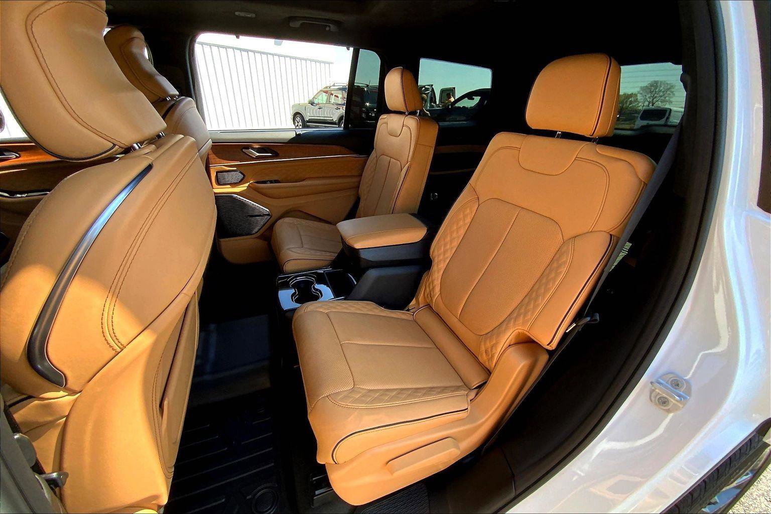 Used 2025 Jeep Grand Cherokee L Summit AWD/4WD image 25