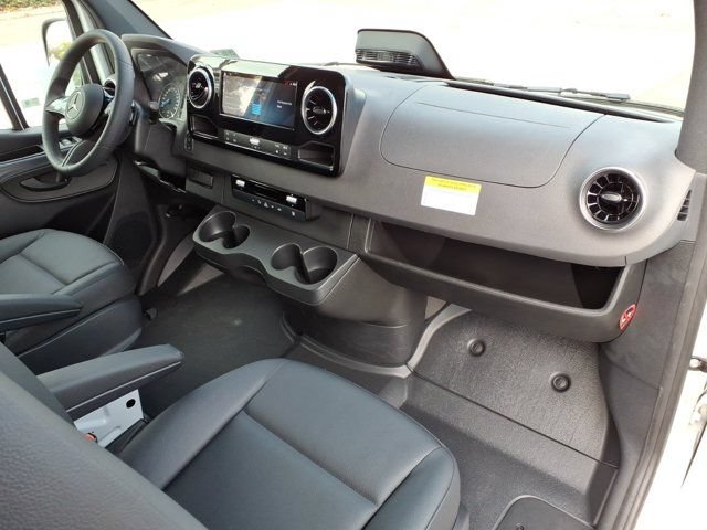 New 2025 Mercedes-Benz eSprinter 170 Cargo image 16