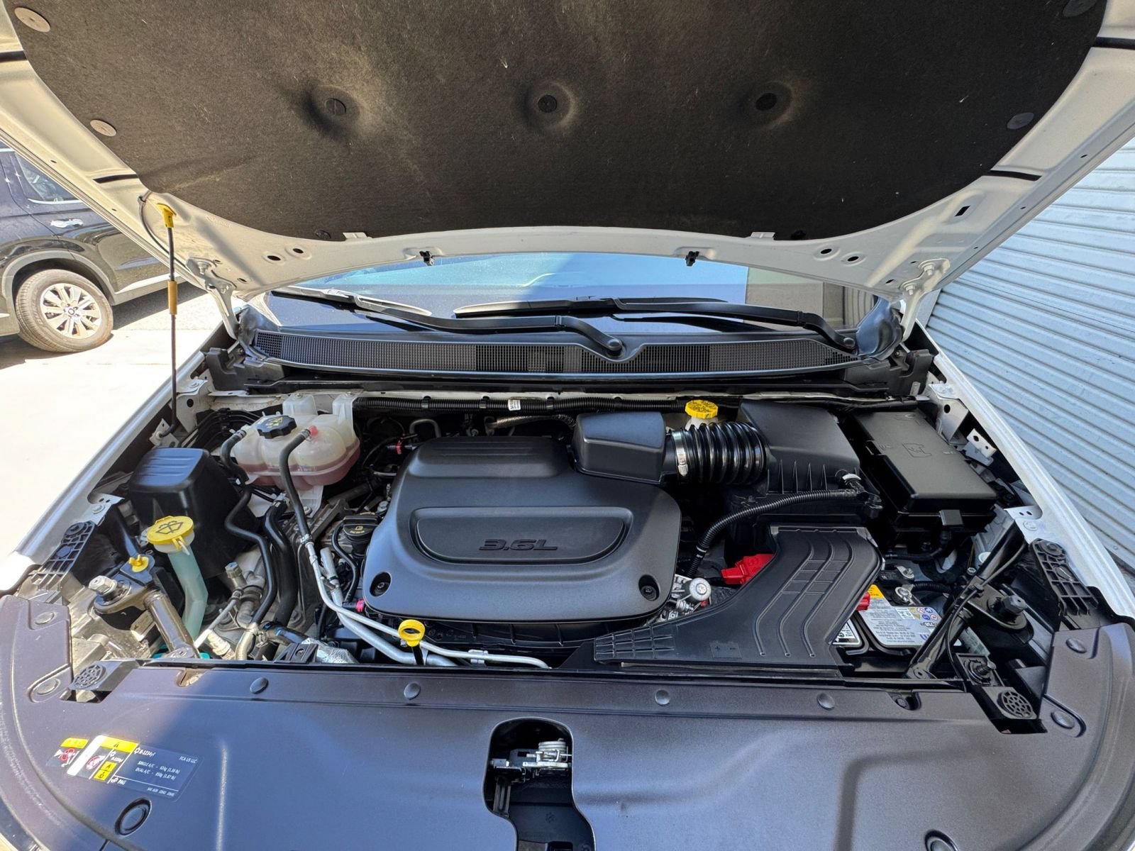 Used 2025 Chrysler Pacifica Limited FWD image 32