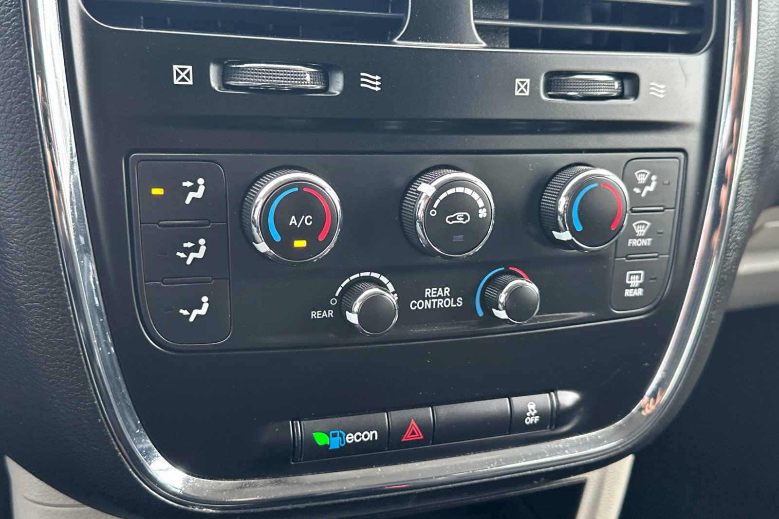 Used 2017 Dodge Grand Caravan SE image 20