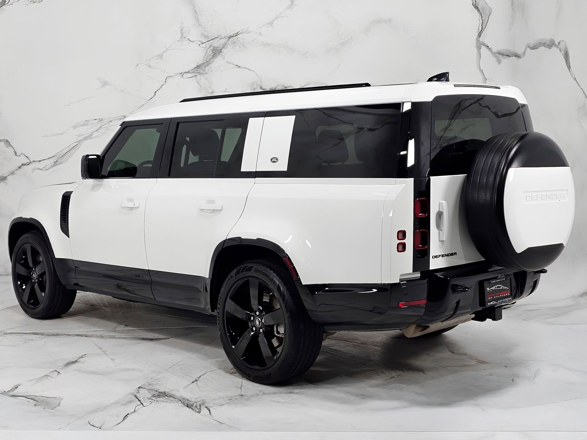 Used 2024 Land Rover Defender 130 X-Dynamic SE AWD/4WD image 9