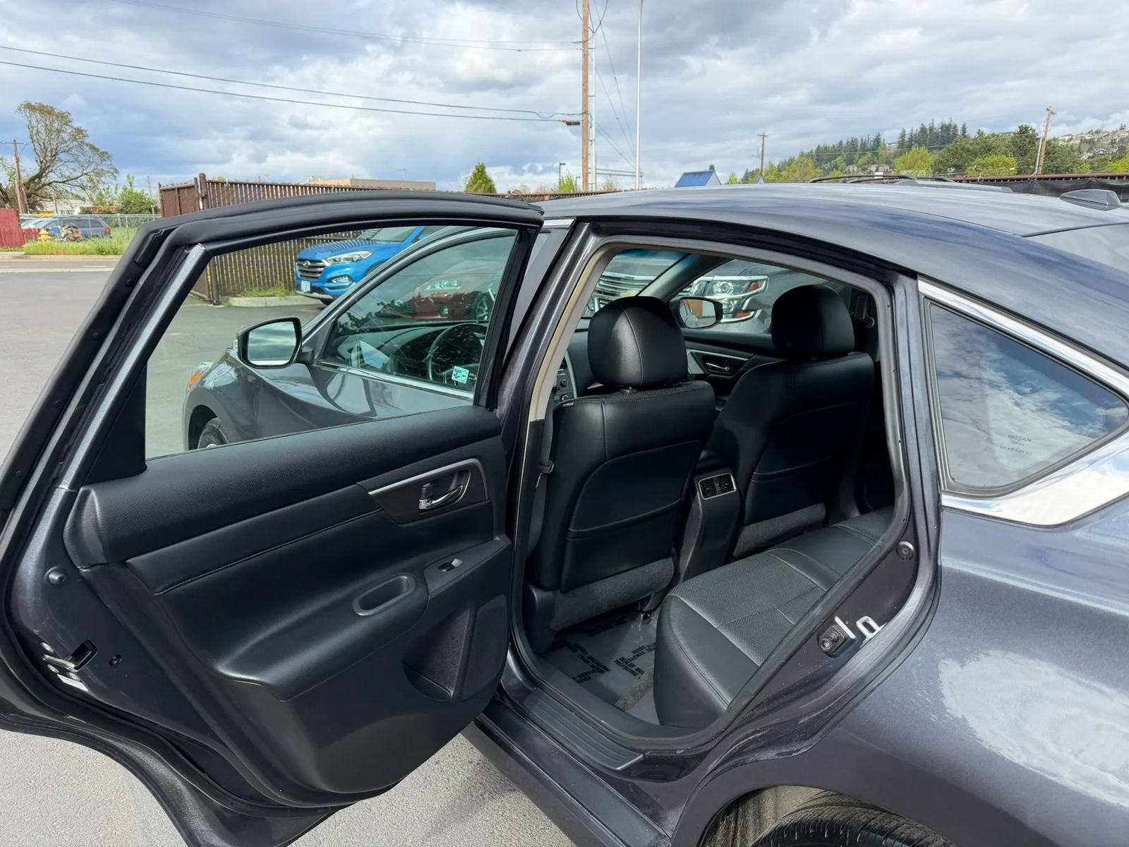 Used 2013 Nissan Altima 2.5 SL FWD image 10