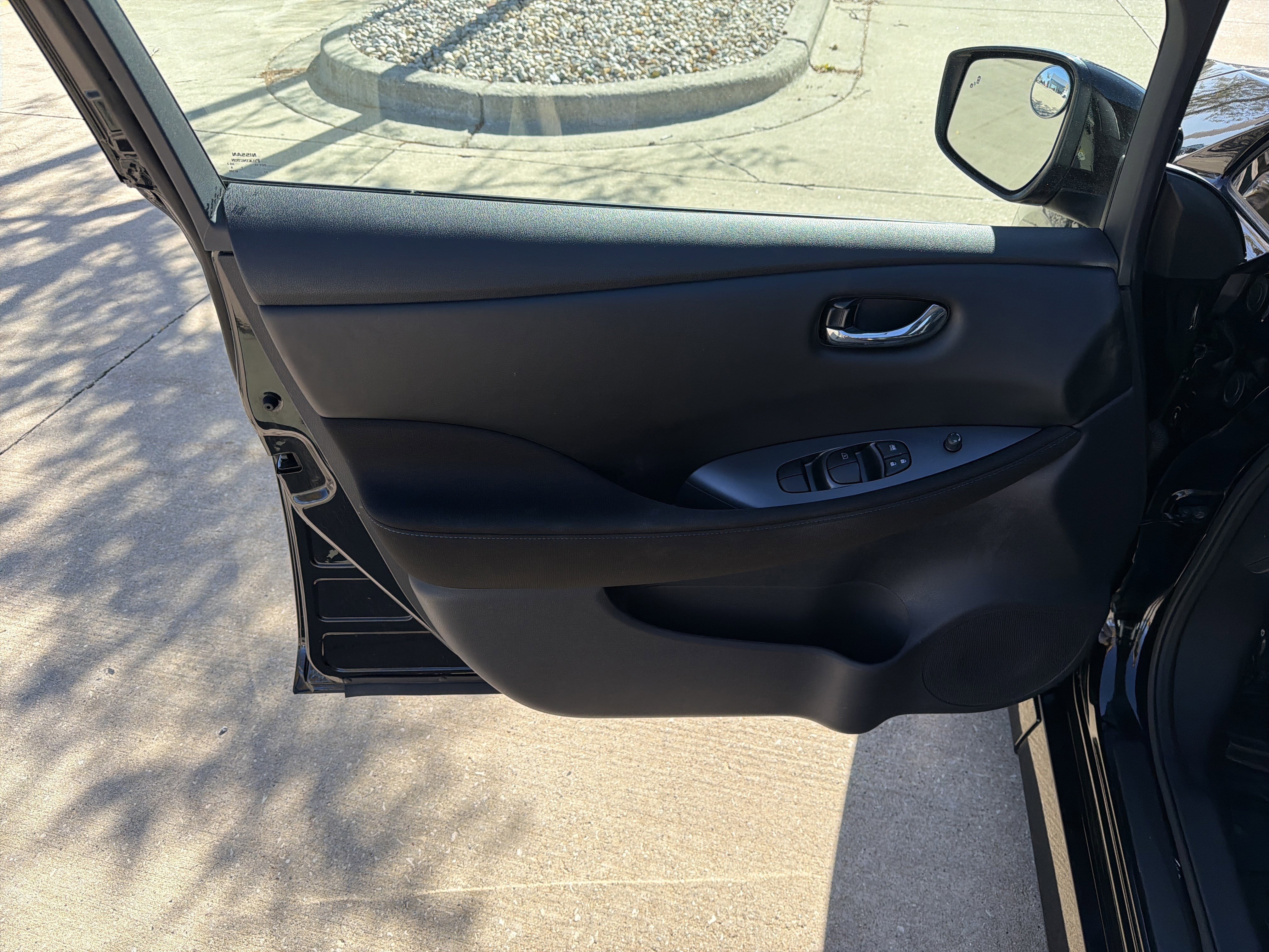 Used 2023 Nissan Leaf S image 13