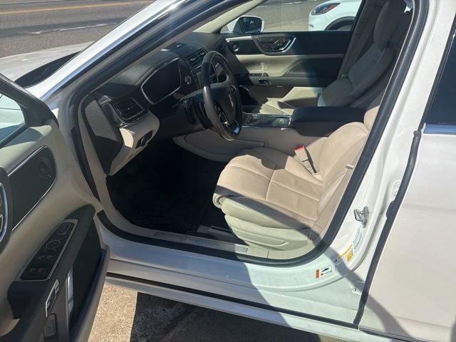 Used 2017 Lincoln Continental Reserve w/ Rear-seat Package FWD image 8