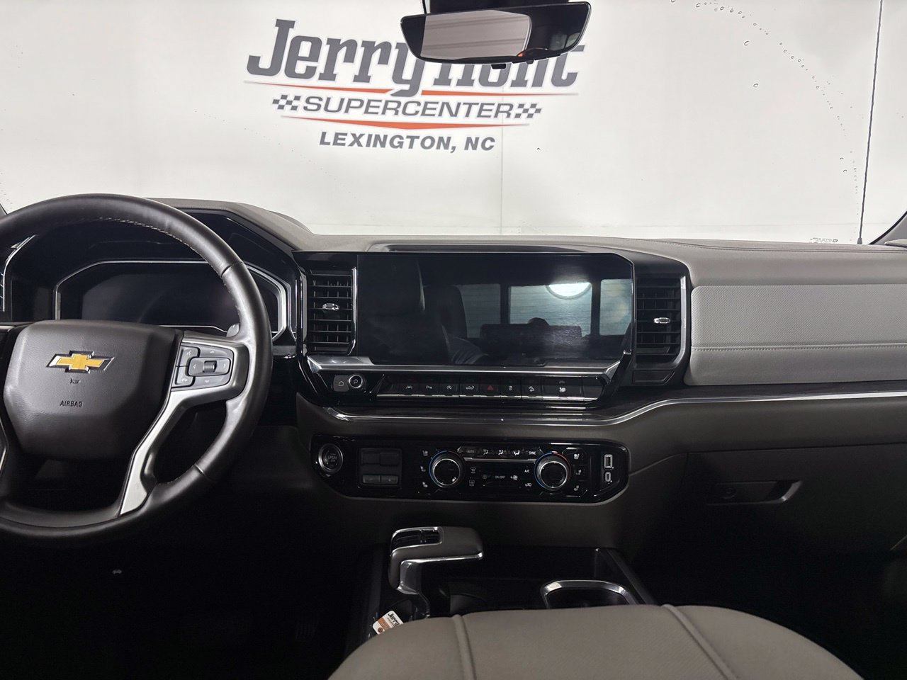 Used 2024 Chevrolet Silverado 1500 LTZ w/ LTZ Premium Package AWD/4WD image 27