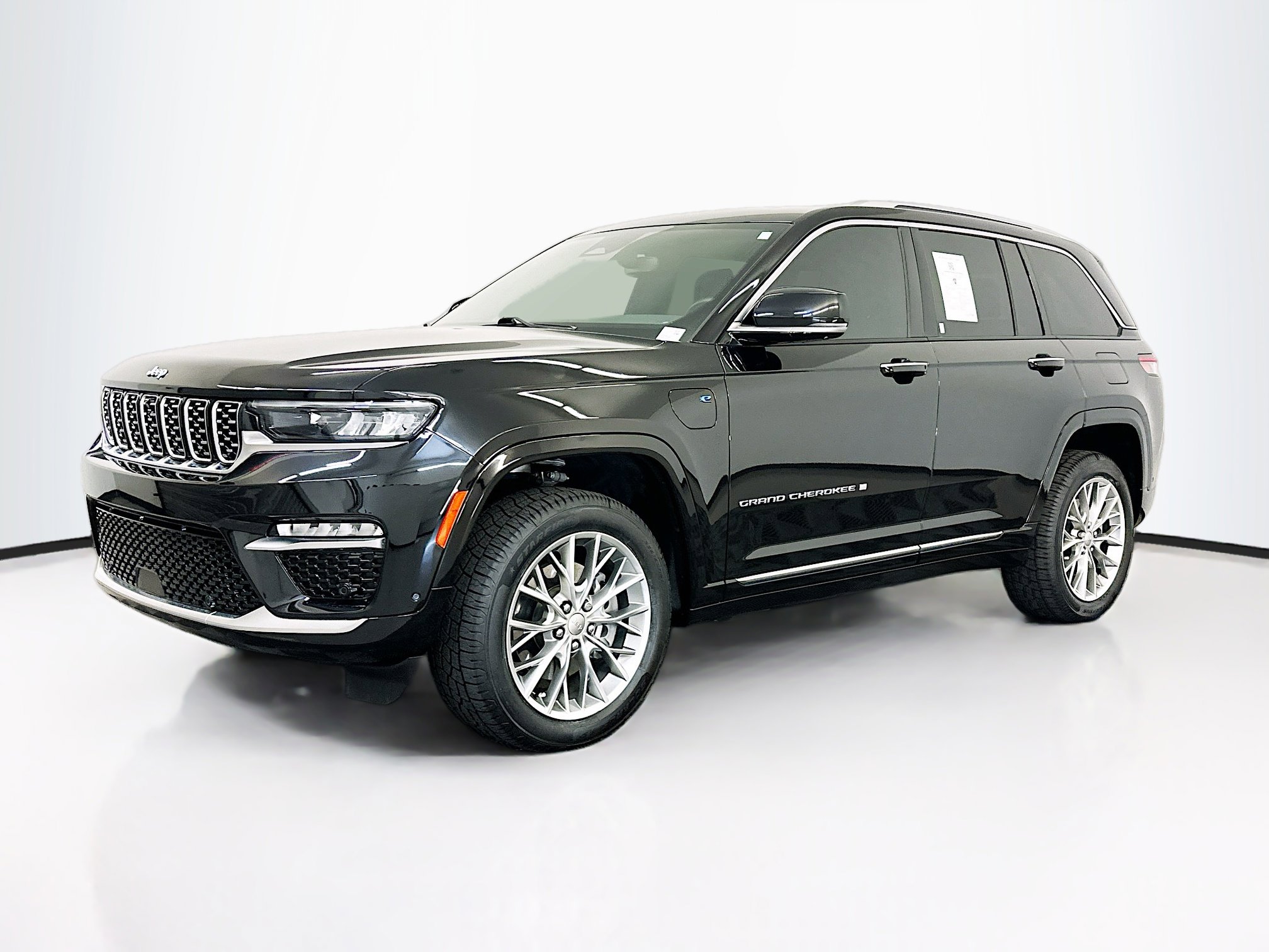 Used 2022 Jeep Grand Cherokee Summit image 3