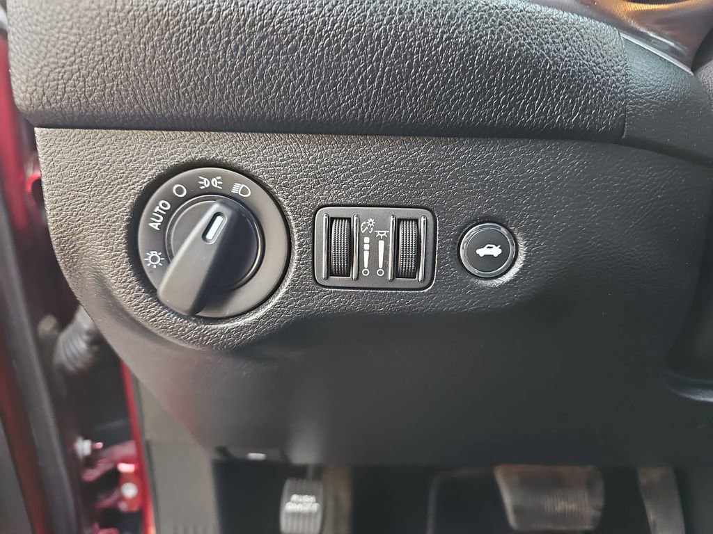 Used 2019 Dodge Challenger SXT image 25