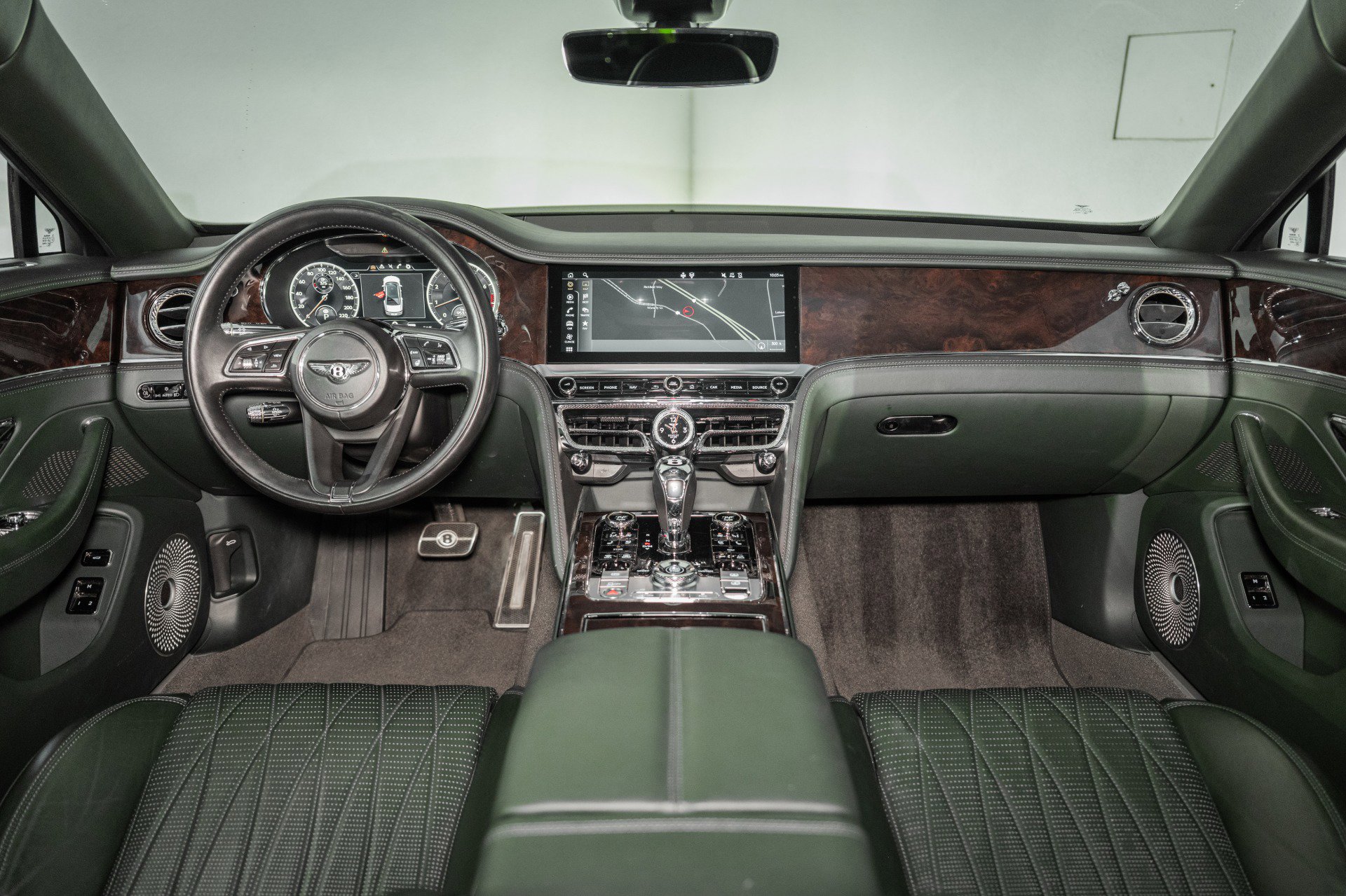 Used 2022 Bentley Flying Spur V8 image 28