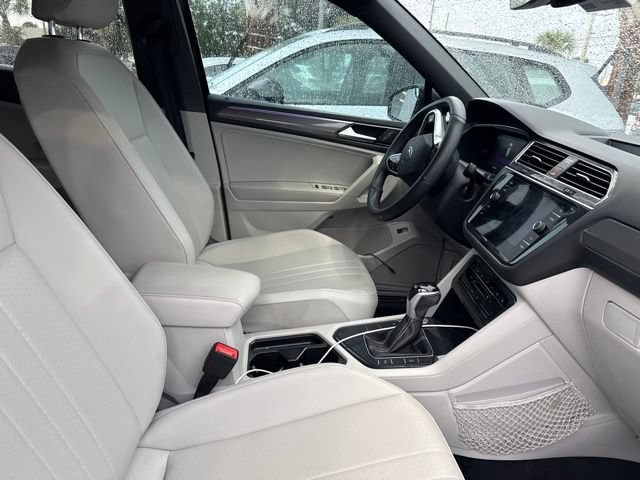 Used 2022 Volkswagen Tiguan SE R-Line FWD image 13