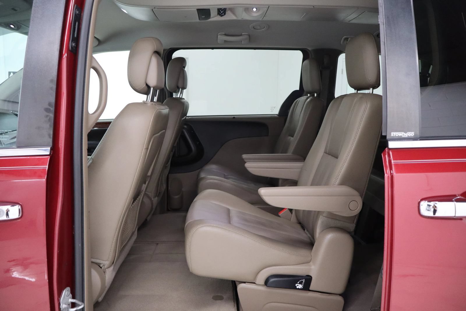 Used 2014 Chrysler Town & Country Touring-L w/ Driver Convenience Group FWD image 17