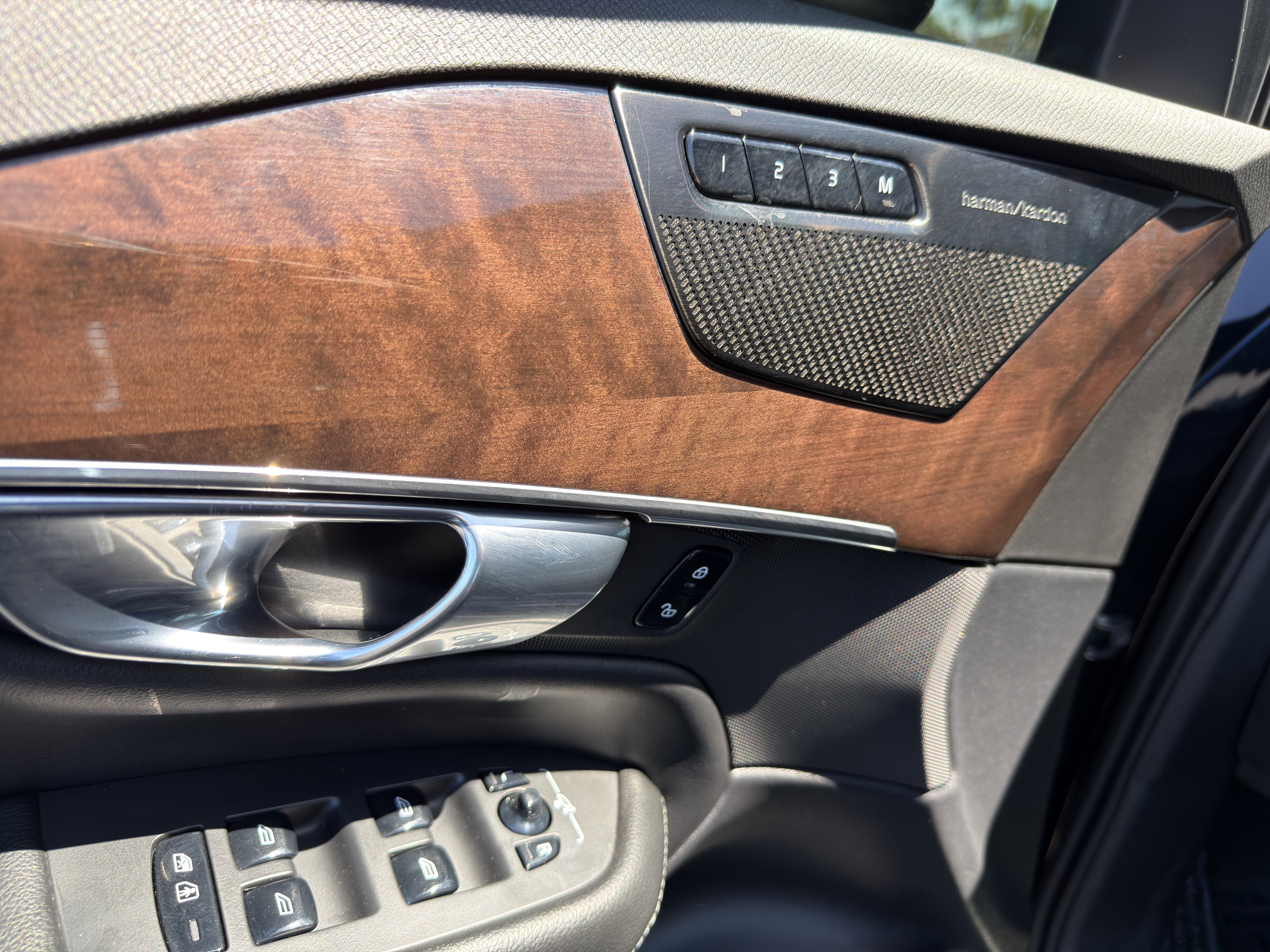 Used 2019 Volvo XC90 T5 Momentum w/ Advanced Package image 27