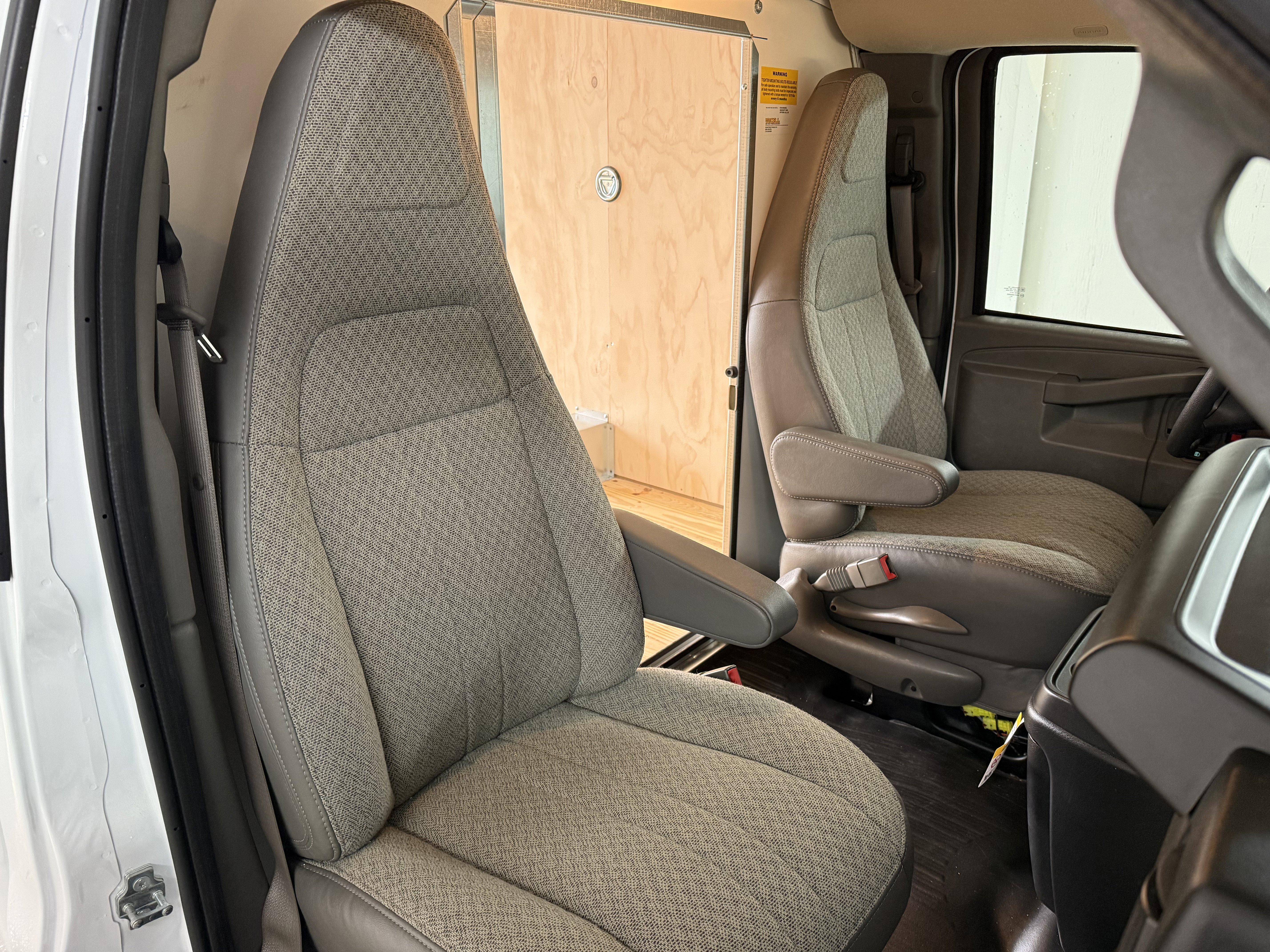 New 2025 Chevrolet Express 3500 w/ Power Convenience Package image 31