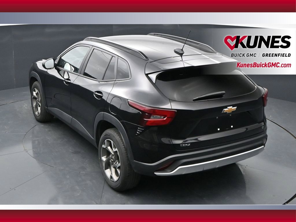 Used 2025 Chevrolet Trax LT w/ LT Convenience Package FWD image 38