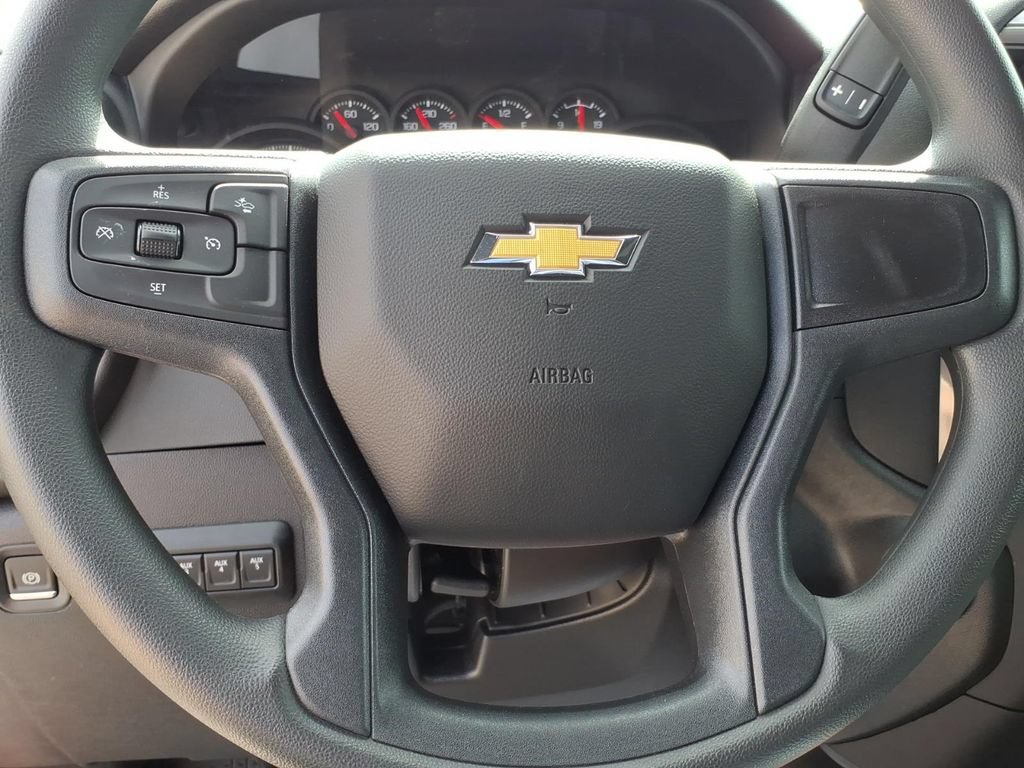 New 2026 Chevrolet Silverado 1500 Custom w/ LPO, Dark Essentials Package AWD/4WD image 18
