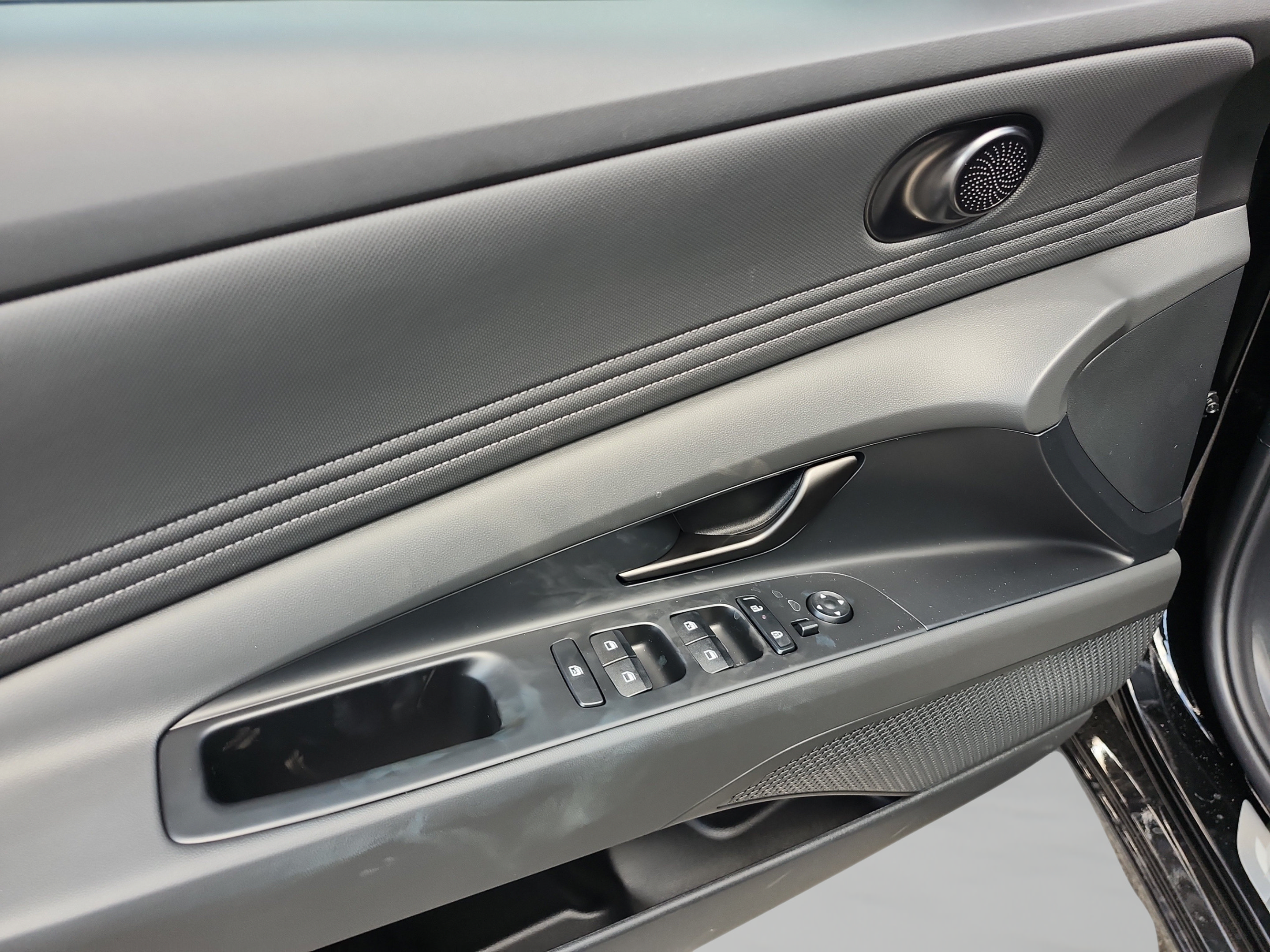 New 2026 Hyundai Elantra SEL Sport FWD image 15