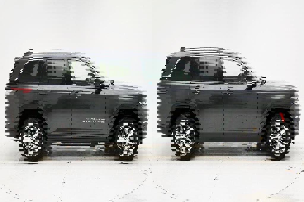 Used 2023 Jeep Grand Cherokee 4xe w/ Luxury Tech Group II image 3