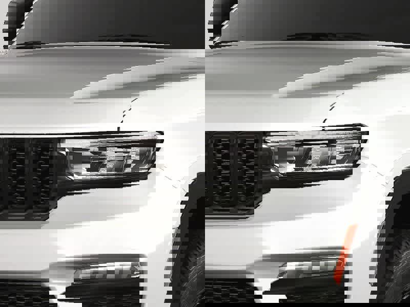 New 2025 Jeep Grand Cherokee Limited w/ Black Appearance Package image 12