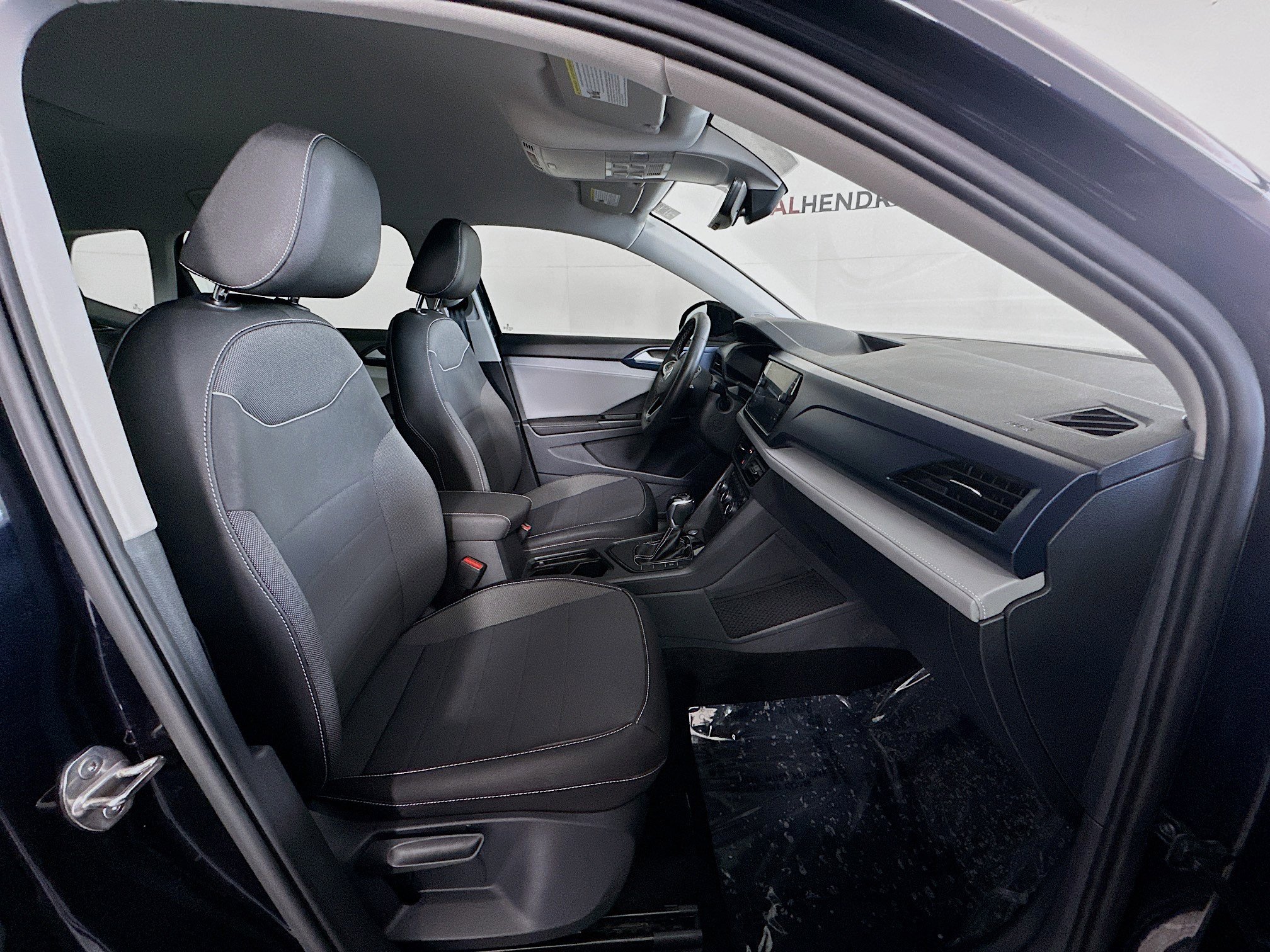 Used 2024 Volkswagen Taos SE image 28