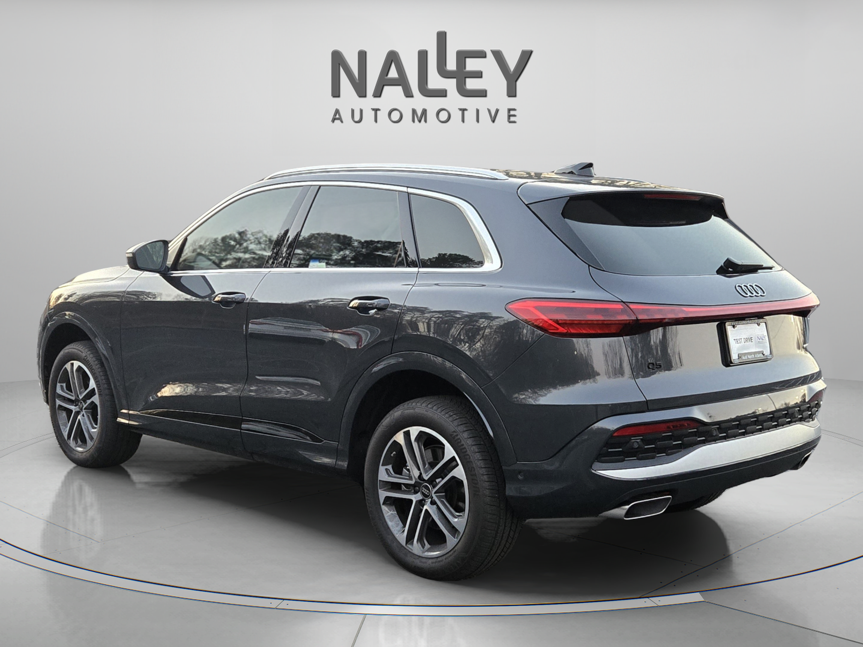 Used 2025 Audi Q5 Premium AWD/4WD image 3