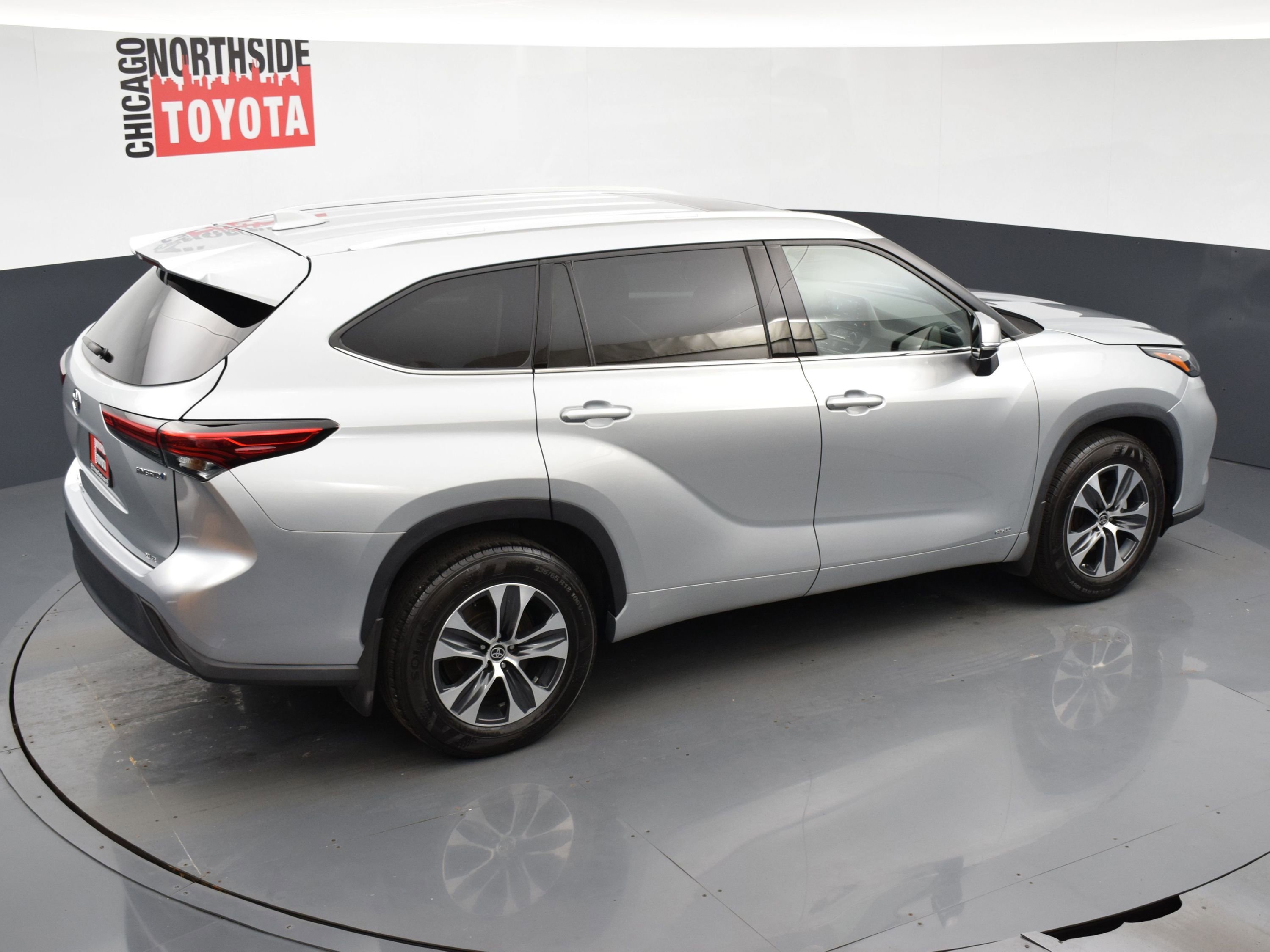Used 2022 Toyota Highlander XLE AWD/4WD image 24