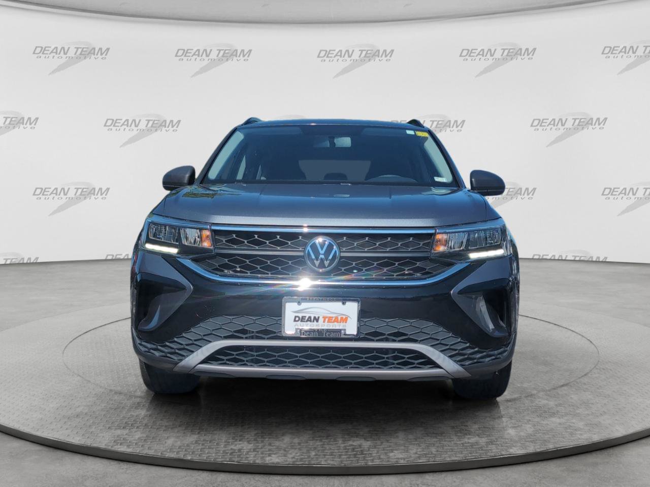 Used 2022 Volkswagen Taos S FWD image 2