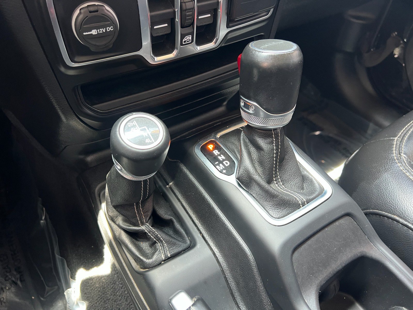 Used 2020 Jeep Gladiator Overland AWD/4WD image 27