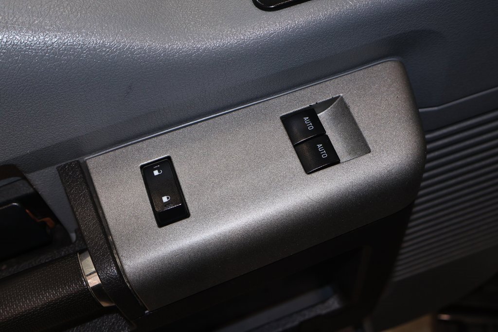 Used 2016 Ford F550 4x4 Regular Cab Super Duty image 11